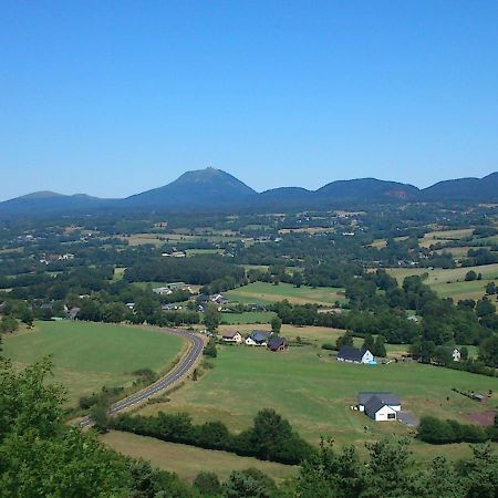 Lilas, Gite Saint Antoine, Orcival, Entre Sancy Et Volcans. Екстериор снимка